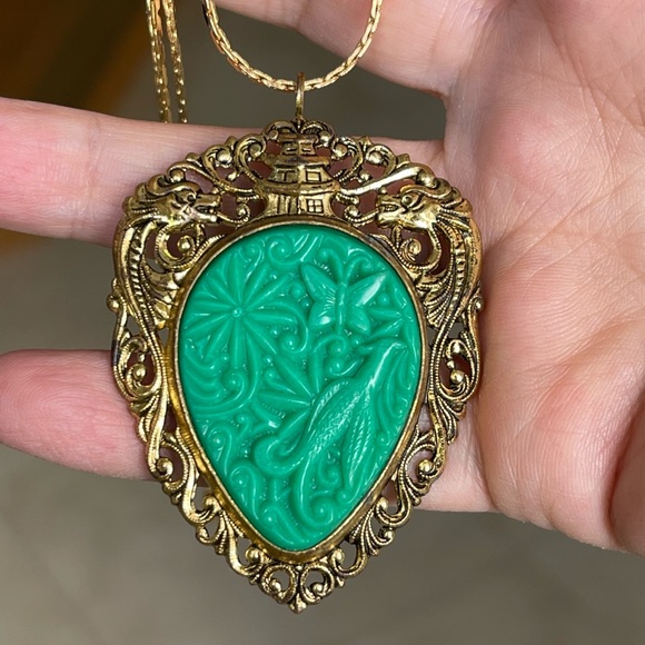 1940s faux carved jade gold tone pendant brooch pin - Picture 6 of 9